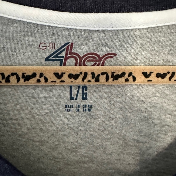 Women’s Atlanta Braves Tshirt 🤍 Size Large - Picture 3 of 3